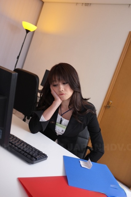 Japanese secretary Maki Hojo bangs her boss on top of a desk